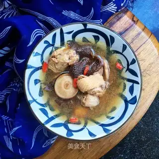 Chicken soup with tan