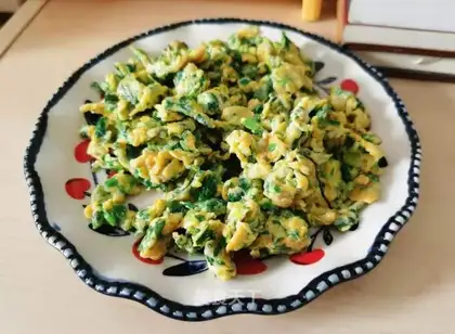 Celery leaves and fried eggs