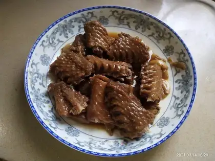 The halose wings