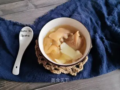 Coconut pig hoof soup