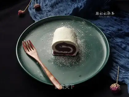 Yogurt cheese roll