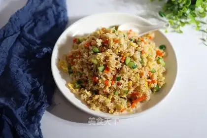 cucumber carrot and egg fried rice