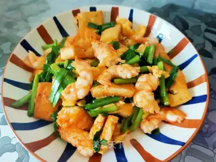 Cream eggs and shrimp