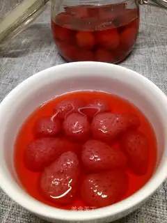 Strawberry cans