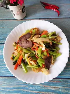 Celery tofu and pork heart