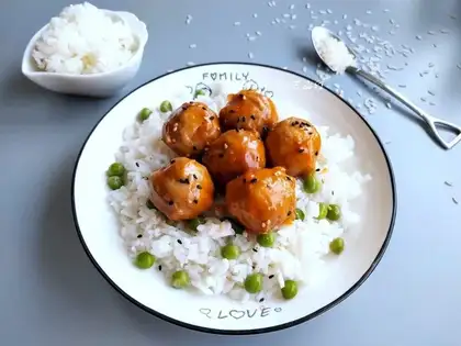 Beefball rice with eggplant juice