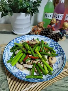 Garlic fried octopus