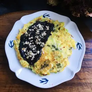 Black sesame sauce, buns