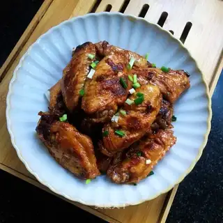 Onion fried chicken wings