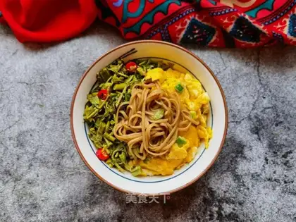 Scrambled eggs for wheat noodles