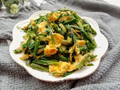 Garlic fried eggs