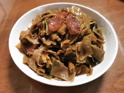 ♪ Dry lentils fried sausage ♪