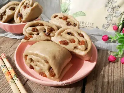 A raisin roll