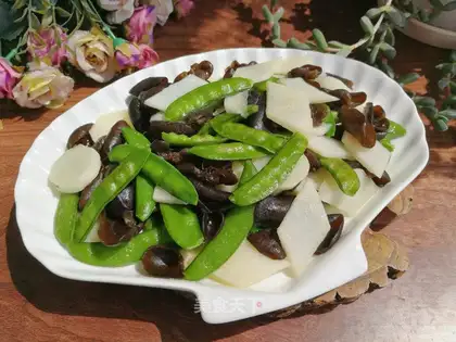 The meds, black-mucked Dutch beans