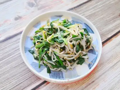 Soccer bean sprouts