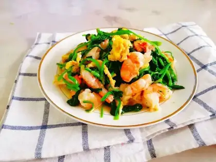 Pine shrimp fried eggs