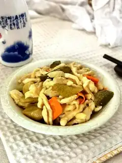 Sour cucumber fried chicken