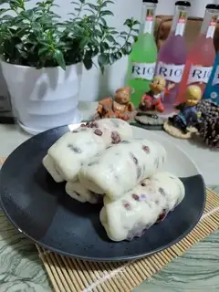 Red bean rolls