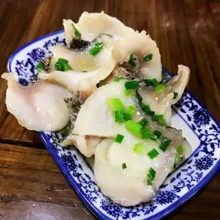 Black fish onions