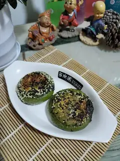 Spinach sesame cake