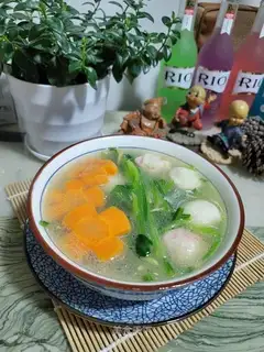 Carrot spinachball soup