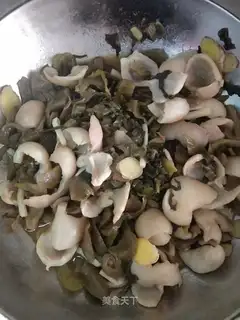 Sour sauce, pig's guts