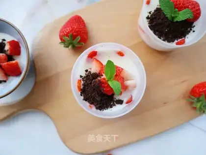 Strawberry milk pudding