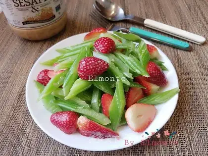 Strawberry salad