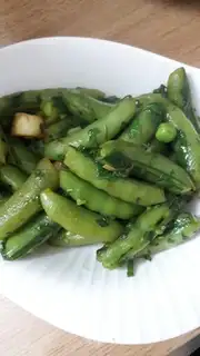 Mint fried sweet peas