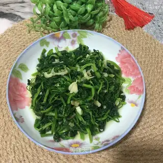 Garlic fried pea seed
