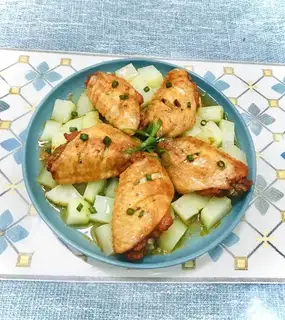 Chicken wing steamed potatoes