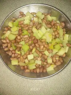 Celery peanuts