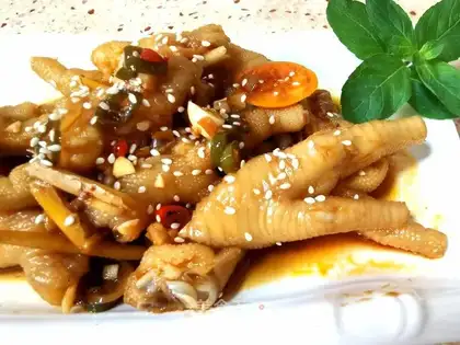 Hot chicken claws