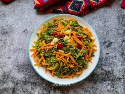 Garlic pepper and carrot noodles