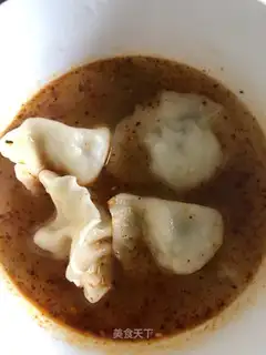 Red soup dumplings
