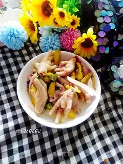 Salted chicken feet