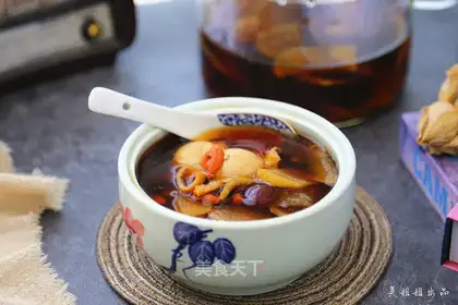 Scratch-defaming and gascing apples. Soup