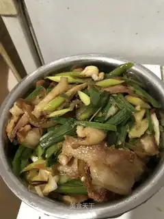 Garlic sprouts back to the pot