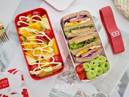 Quick hands, whole wheat sandwich and fruit salad