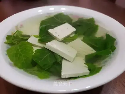 Soy leaves tofu soup