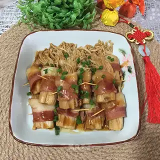Bacon pins and mushrooms