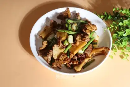 Pork with bean horns