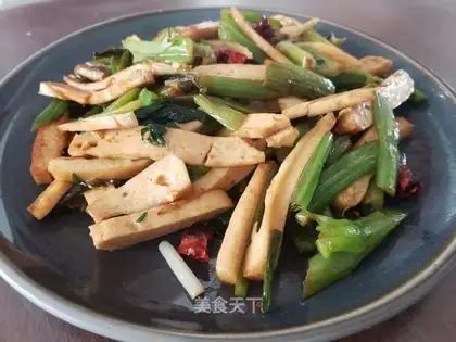 Scrambled with spinach poles