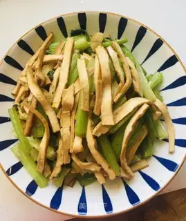 Celery fried beans