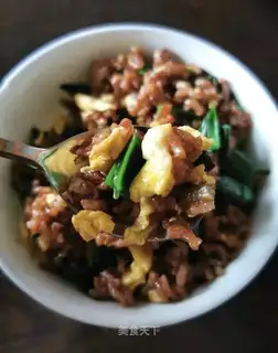 Garlic eggs and red rice