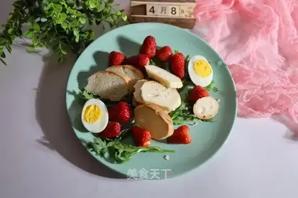 Strawberry with low fat bread