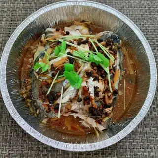 Steaming fish head