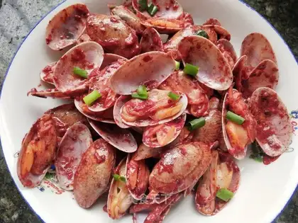 Red greasy oil clams