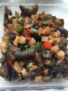 The apricot mushrooms fried sea cucumber