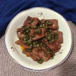 Sugar vinegar and pea ribs